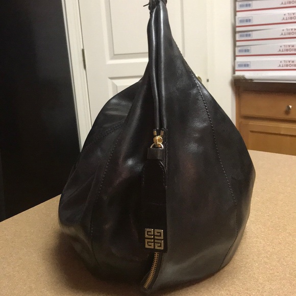 Givenchy Luxury Satchel - Picture 2 of 9